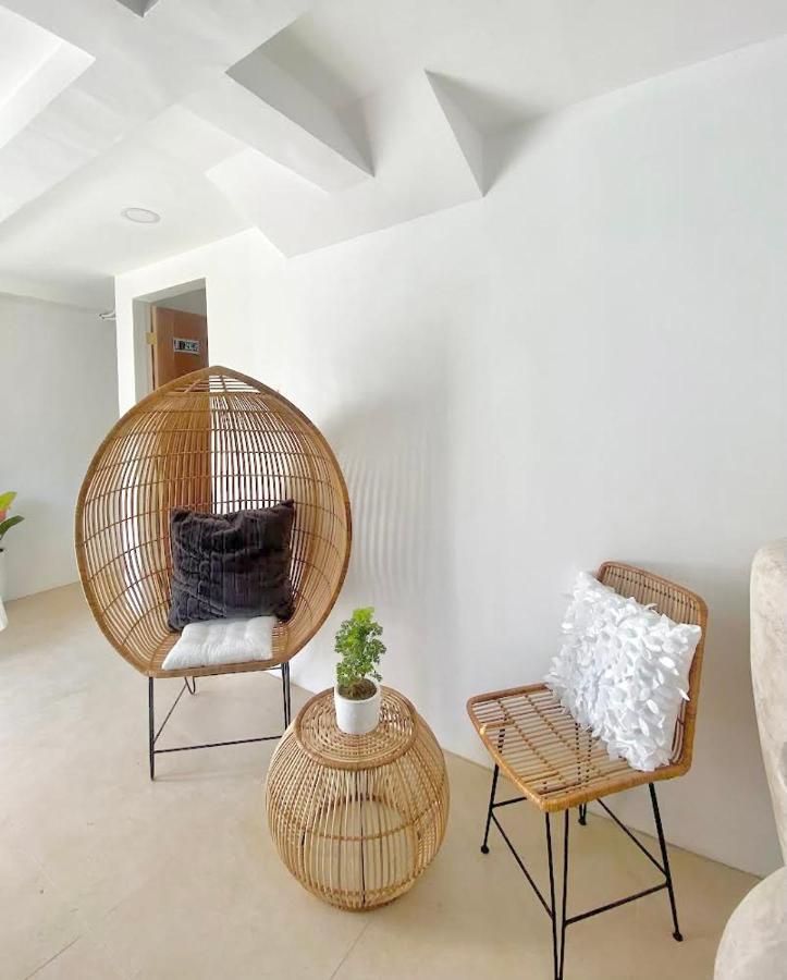 New Modern Suite Near Airport & Beach Sudtungan エクステリア 写真
